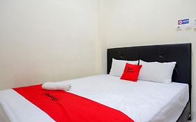 Reddoorz Syariah Near Purwosari Train Station 2*