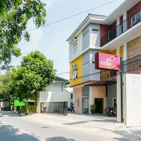 RedDoorz Syariah near Purwosari Train Station Hotel Surakarta  Bagian luar foto